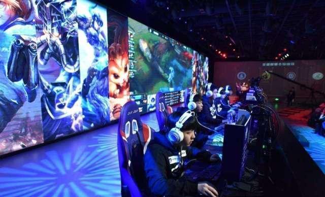 她利用一次 她利用一次