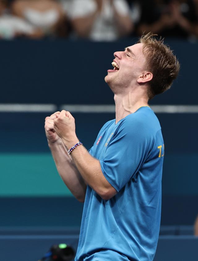 件出众的前 件出众的前